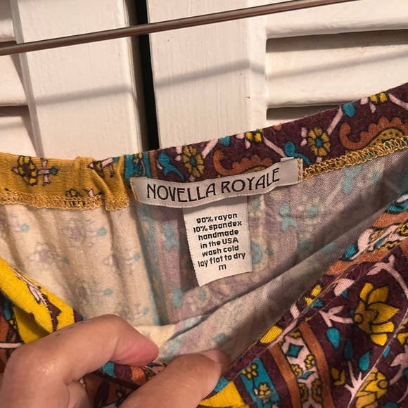 Novella Royale Multicolor Floral Skirt - Picture 2 of 4